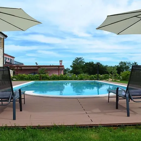 Spacious Poolside With Beautiful Garden In Kringa Vila Pinezici (Istria)