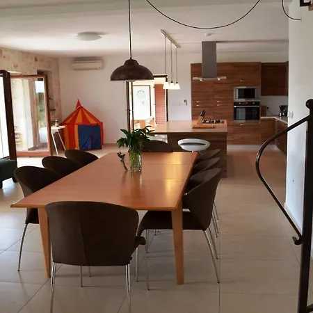 Spacious Poolside With Beautiful Garden In Kringa Vila Pinezici (Istria)