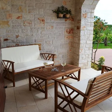 Spacious Poolside With Beautiful Garden In Kringa Vila Pinezici (Istria)