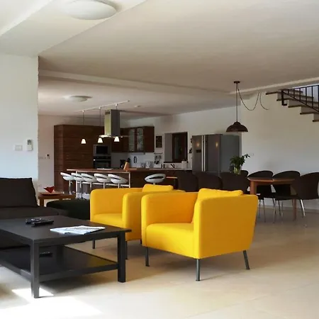 Spacious Poolside With Beautiful Garden In Kringa * Pinezici (Istria)